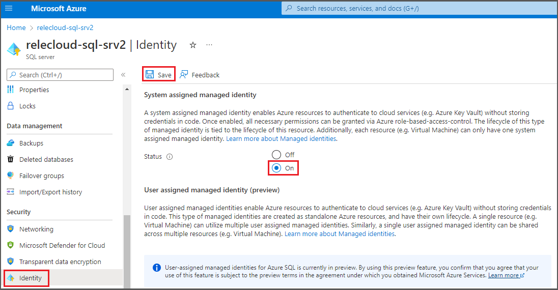 显示将系统分配的托管标识分配到与 Azure SQL 数据库关联的逻辑服务器的屏幕截图。