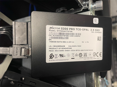 屏幕截图显示了硬件加密驱动器的 Data Box Disk 连接器。