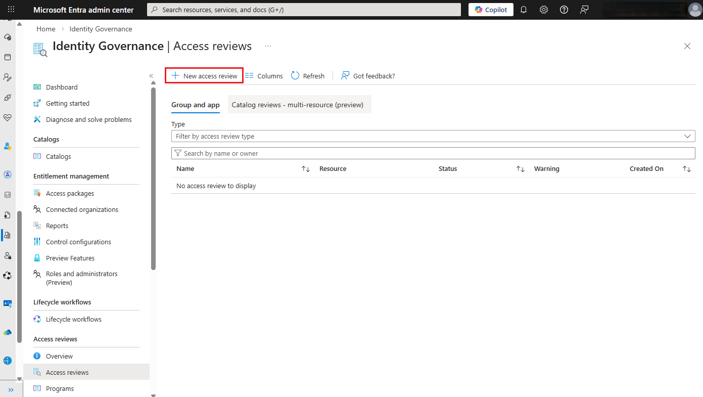 Microsoft Entra ID 角色 - 访问评审列表，其中显示了所有评审状态的屏幕截图。