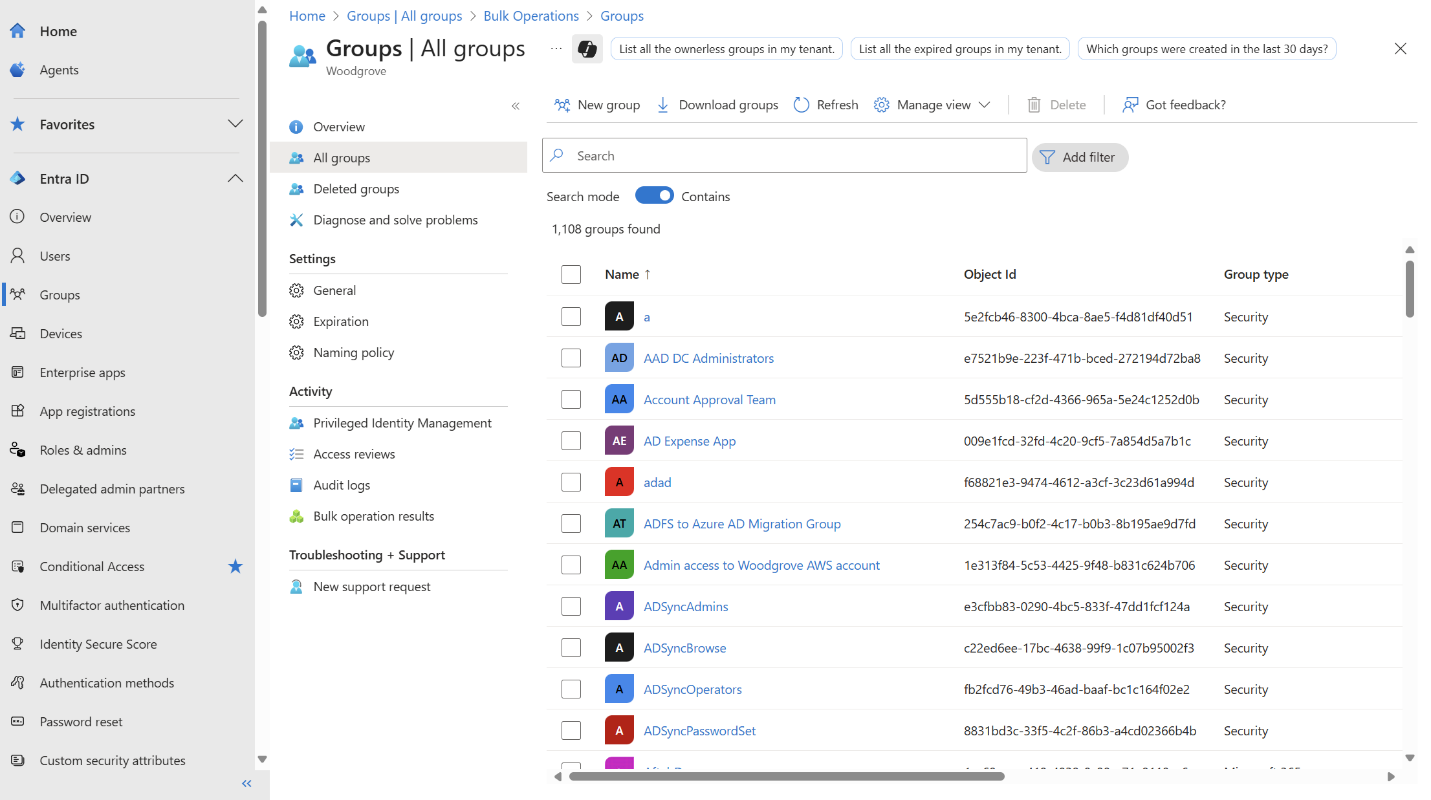 Microsoft Entra 管理中心 组面板的截图，其中显示了拥有列标题和操作的所有组列表。
