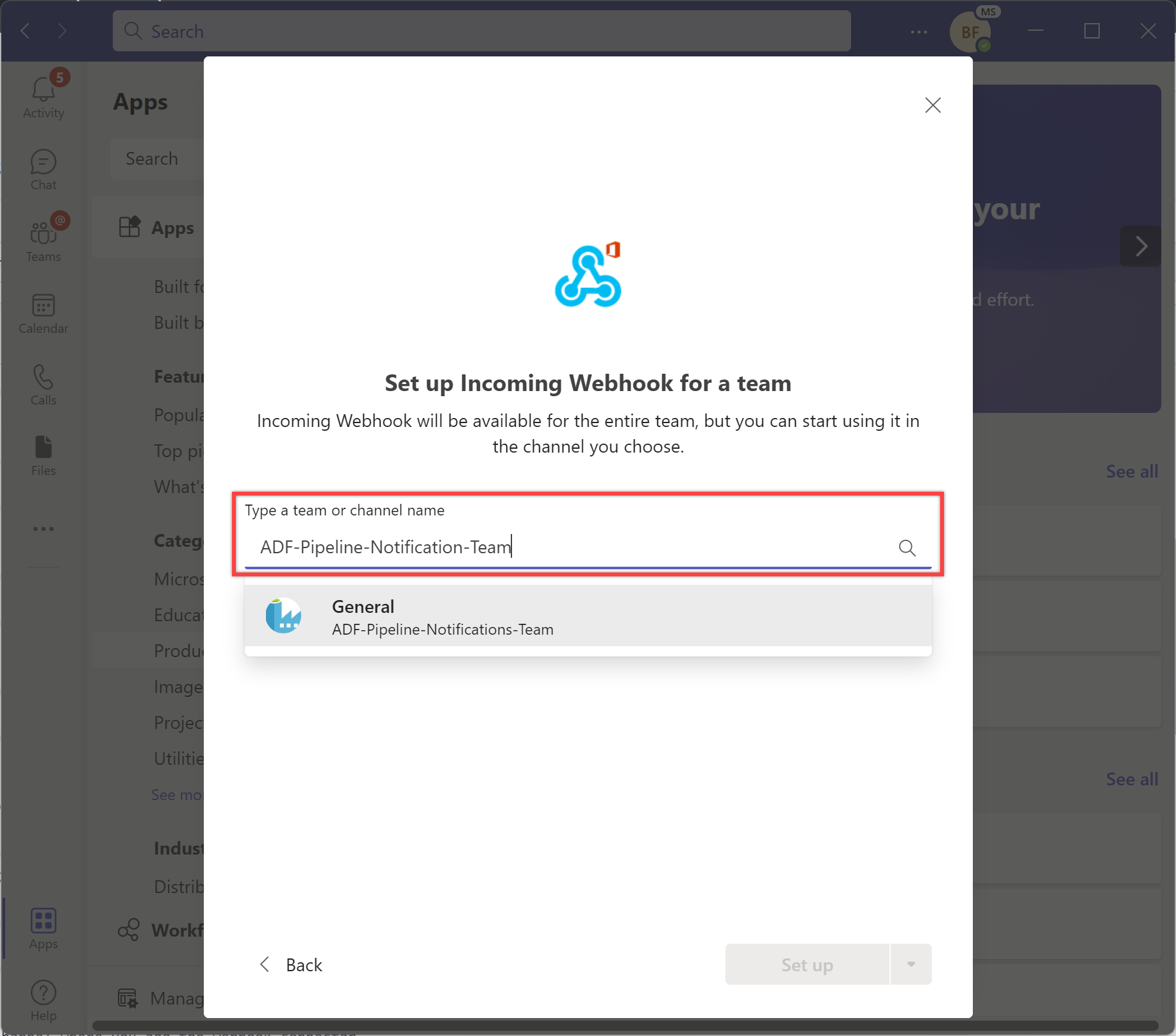 显示 Teams 中的传入 Webhook 应用配置对话框上的团队选择提示。键入“团队或团队频道名称”