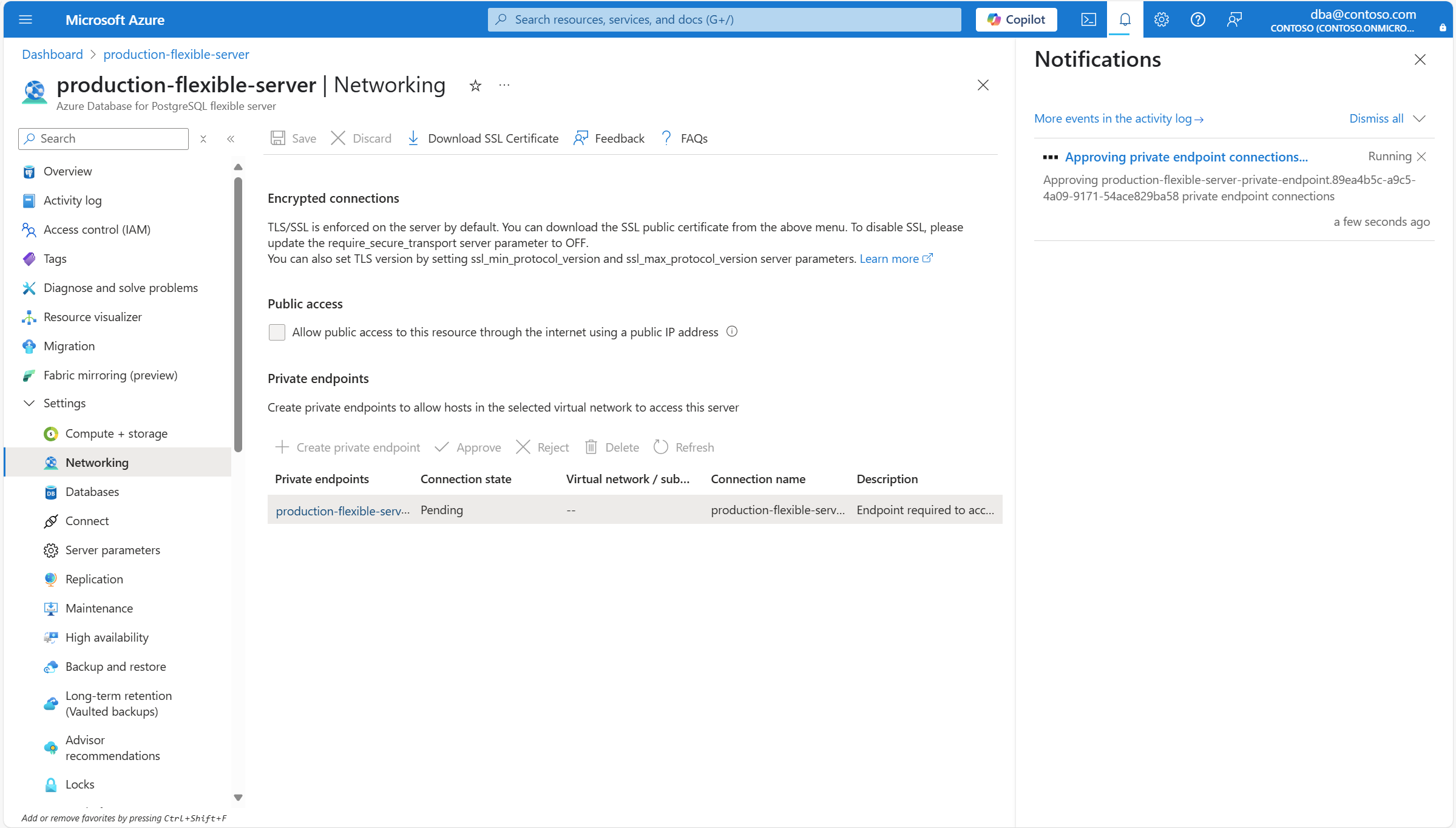 一张显示通知的屏幕截图,通知正在批准私有终端节点连接。