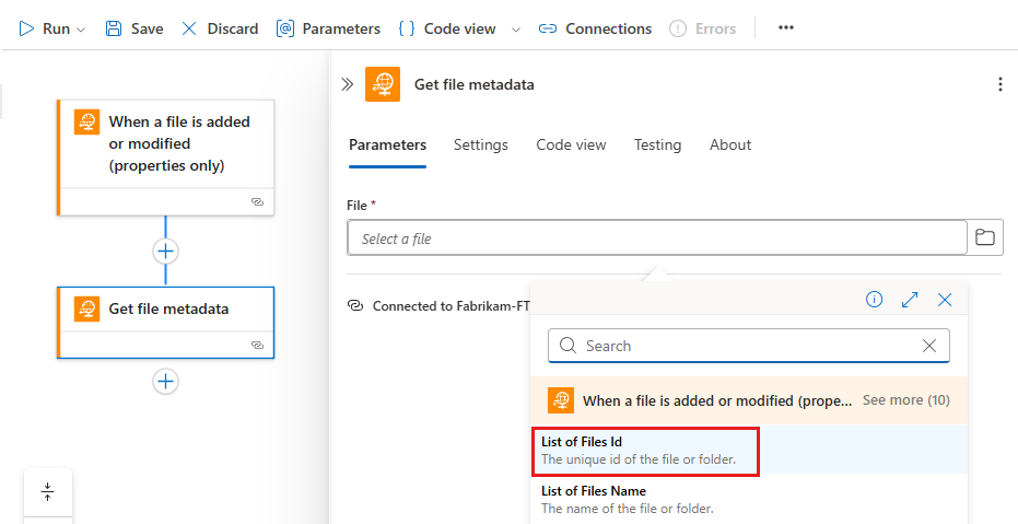 屏幕截图显示了工作流设计器，其中“获取文件元数据”动作动态内容列表已打开，并突出显示了文件 ID 列表。