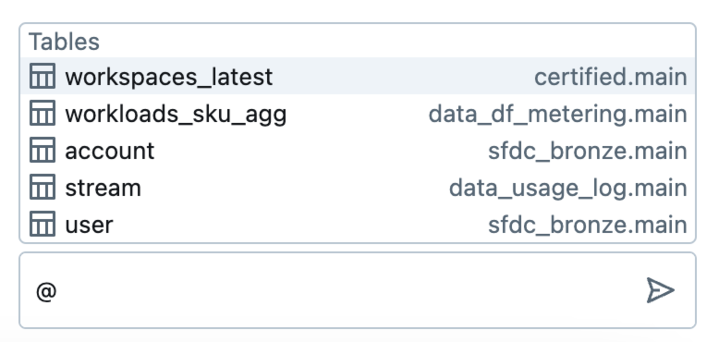 在助手提示符中使用 @ 符号引用表