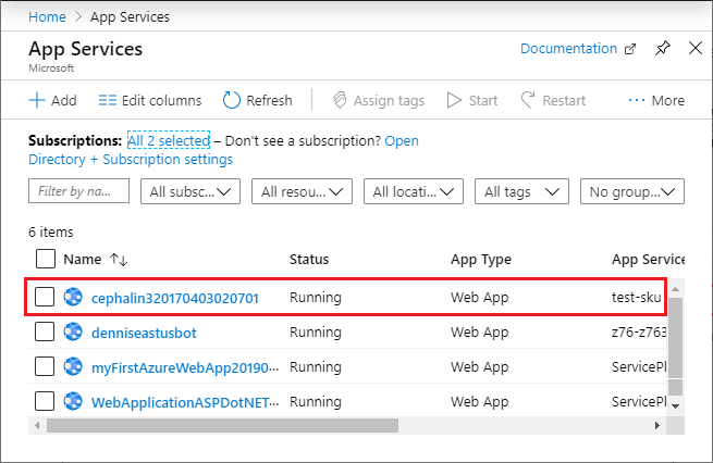 Azure 门户中应用服务页面的屏幕截图，其中显示一个包含所有正在运行的 Web 应用的列表，且突出显示了列表中的第一个应用。