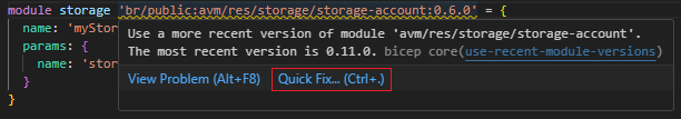 屏幕截图显示如何将快速修复用于 use-recent-module-versions linter 规则。