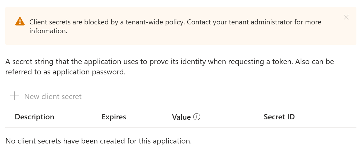 Microsoft Entra 管理中心的屏幕截图，其中显示了租户范围策略阻止客户端机密的警告。