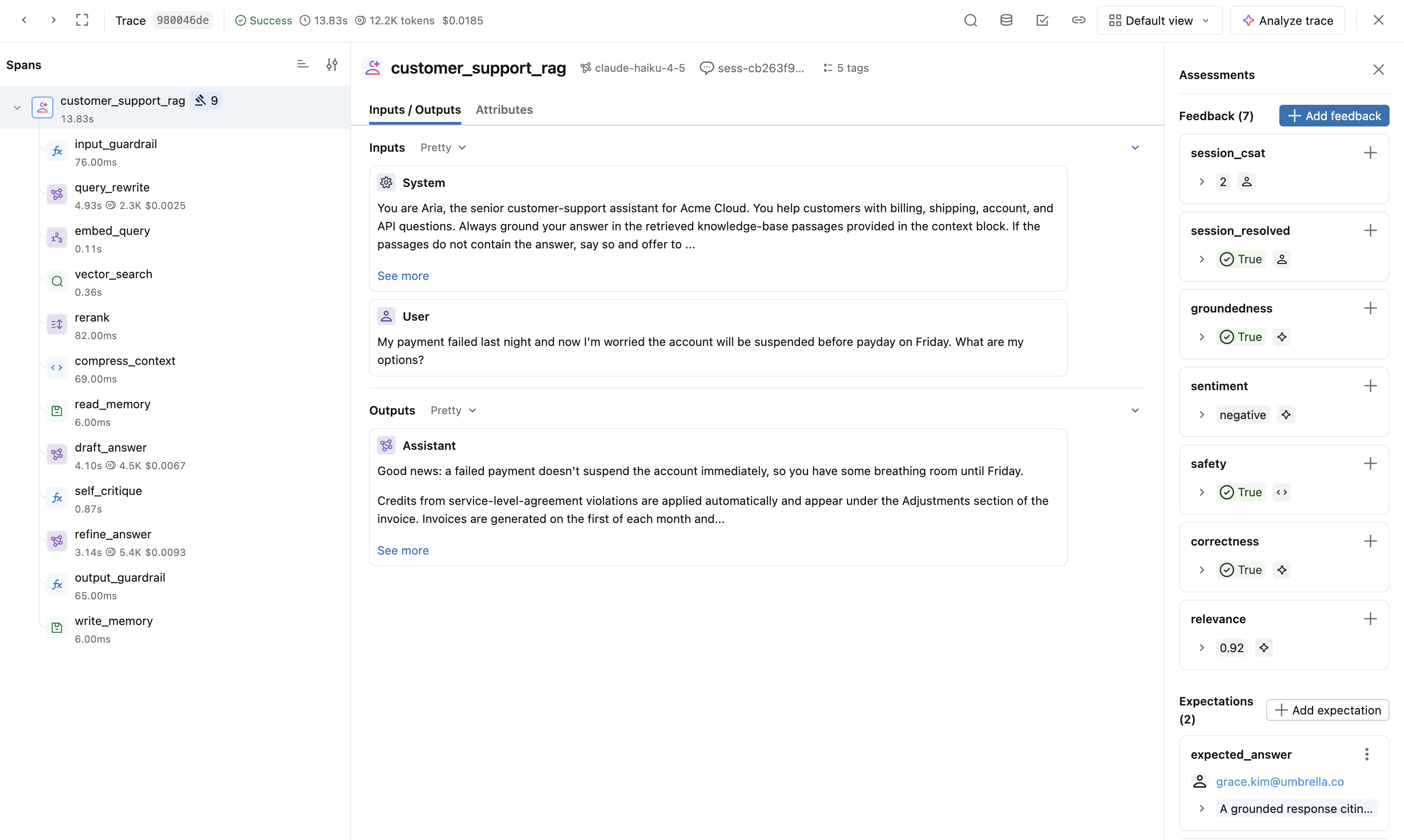 在 MLflow UI 中打开的跟踪，其中显示了其 Span 树、输入和输出以及评估。