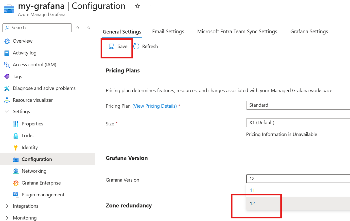 Azure 门户的屏幕截图，其中显示了在下拉菜单中选择的 Grafana 版本 12，并突出显示了“保存”按钮。
