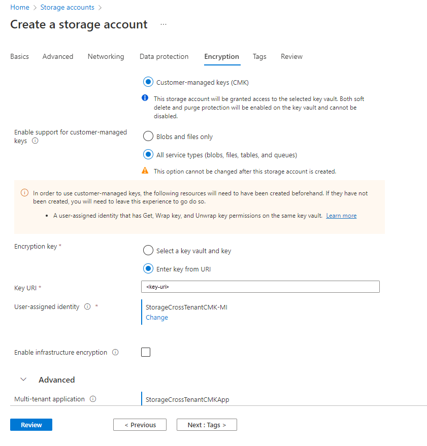 屏幕截图显示如何在 Azure 门户中为新存储帐户配置跨租户客户管理的密钥。