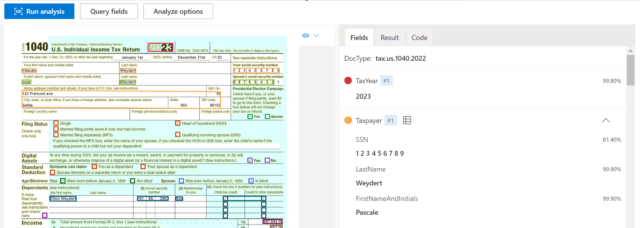 显示使用 Document Intelligence Studio 进行美国税务 1040 税务表单模型分析的屏幕截图。